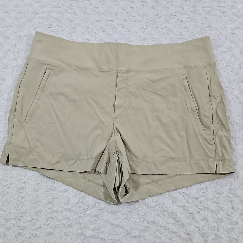 Athleta Trekkie North Hiking short Tan women's size 20